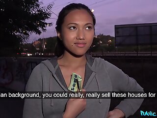 Buitenshuis vluggertje met kleine borsten aziatische amateur meisje Mei Thai