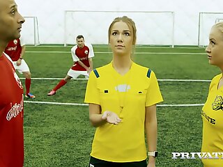 Private.com - スーパーサッカーのふしだらな女、ブランシュブラッドバリーがアナルをゲット！