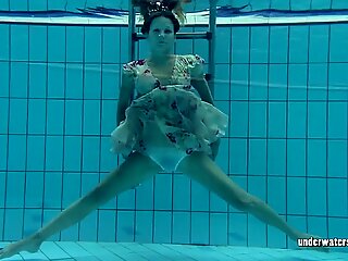 Lucy Gurchenko Rysk Hårig Babe i poolen Naken